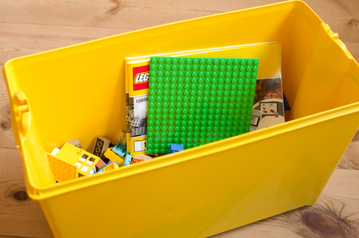 黄色のアイデアボックス ＜スペシャル＞10698の箱に同梱物をすべて収納した写真